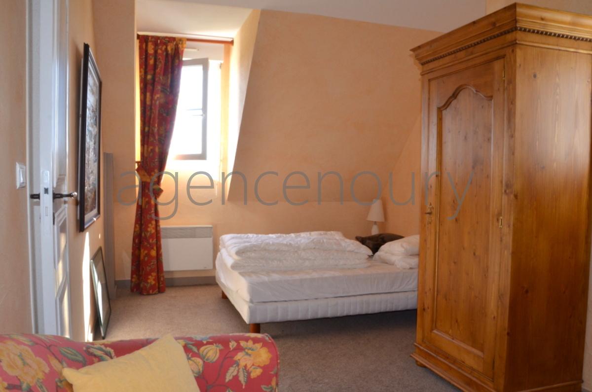 Nous avons �t� s�duits par la vue extr�mement d�gag�e qui laisse ici le regard porter au loin au-dessus d'un vallon.