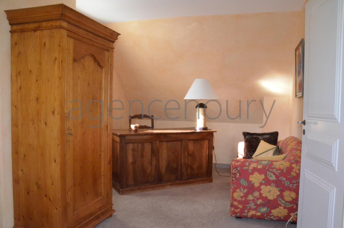 Nous avons �t� s�duits par la vue extr�mement d�gag�e qui laisse ici le regard porter au loin au-dessus d'un vallon.