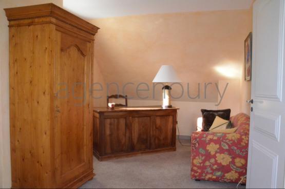 Nous avons �t� imm�diatement s�duits par la vue extr�mement d�gag�e qui laisse ici le regard porter au loin au-dessus d'un vallon.