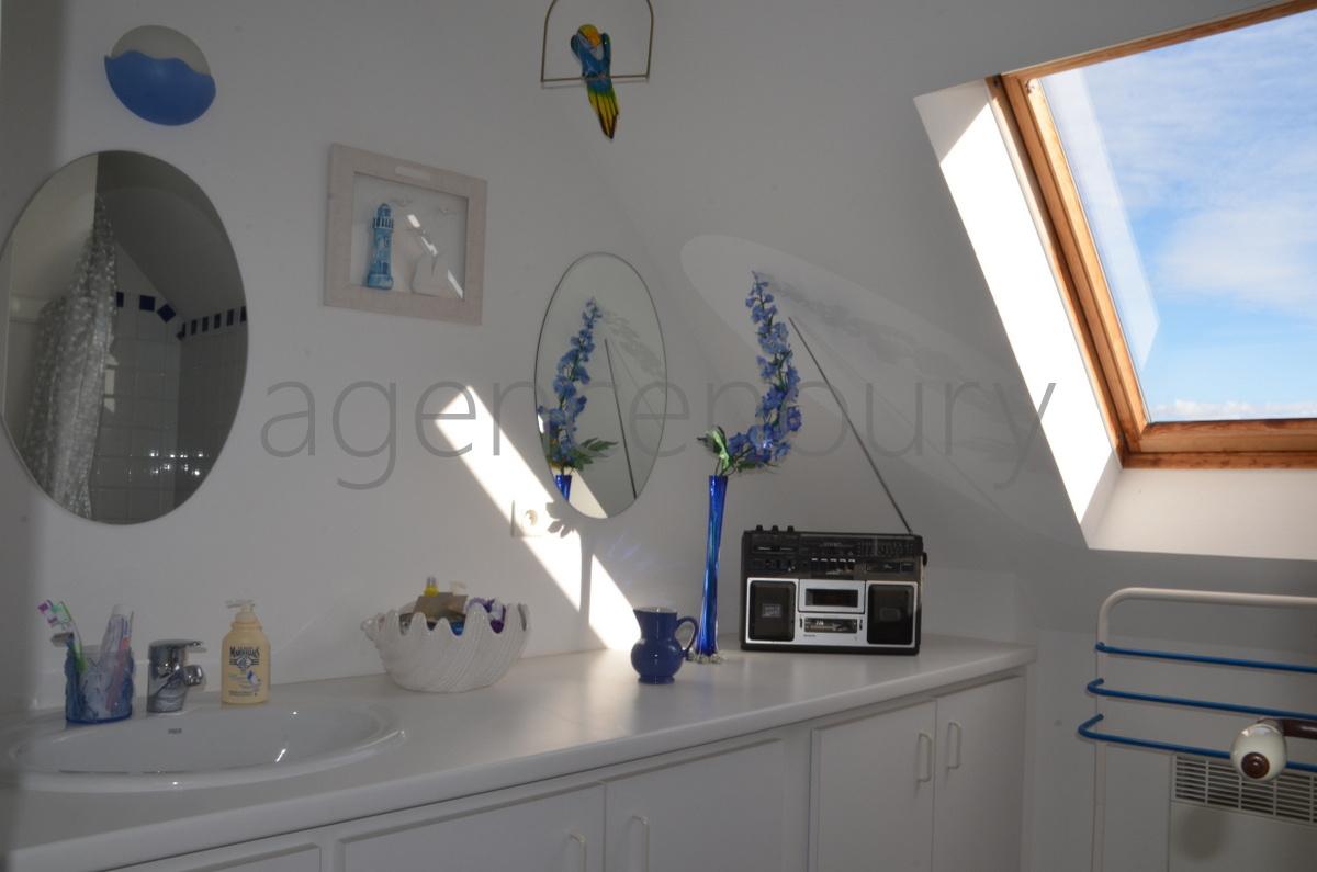 Nous avons �t� s�duits par la vue extr�mement d�gag�e qui laisse ici le regard porter au loin au-dessus d'un vallon.