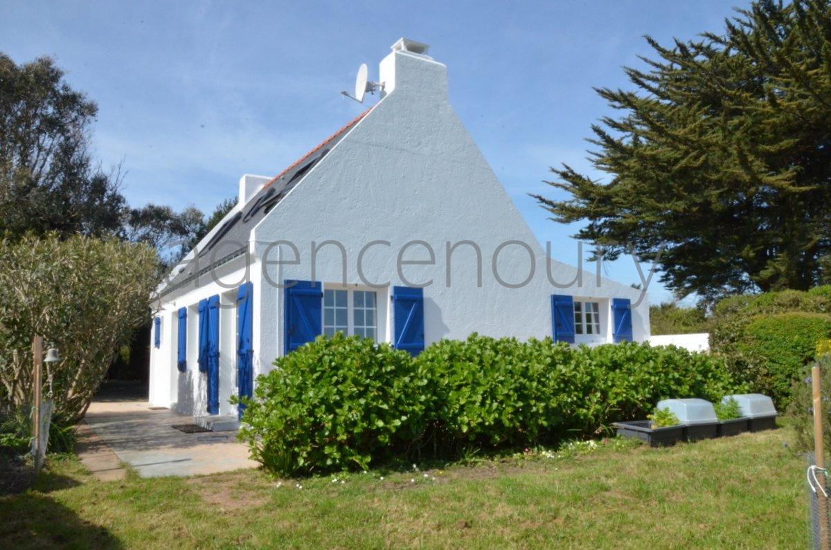 Ayant fait l'objet d'une importante r�novation, cette maison b�n�ficie de surcroit de jolies vues sur la baie de Quiberon...
