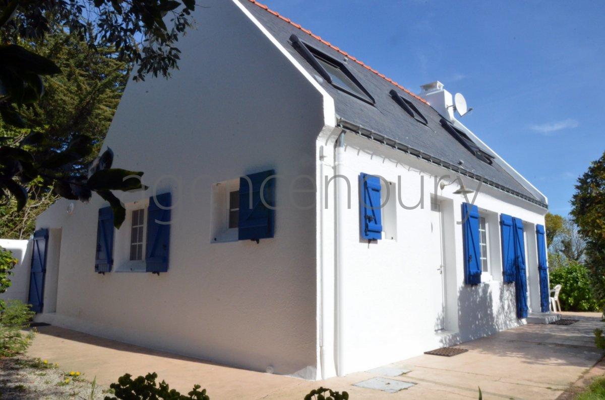 Ayant fait l'objet d'une importante r�novation, cette maison b�n�ficie de surcroit de jolies vues sur la baie de Quiberon...