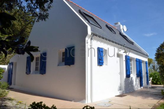 Ayant fait l'objet d'une importante r�novation, cette maison b�n�ficie de surcroit de jolies vues sur la baie de Quiberon...