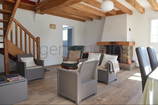 Ayant fait l'objet d'une importante r�novation, cette maison b�n�ficie de surcroit de jolies vues sur la baie de Quiberon...