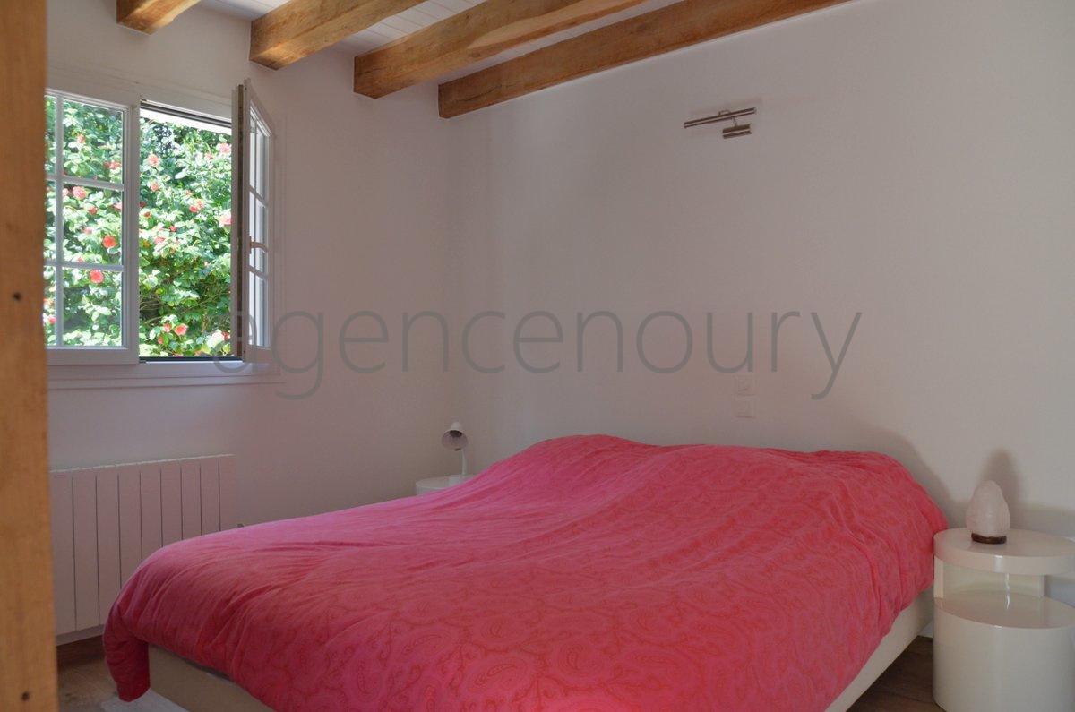 Ayant fait l'objet d'une importante r�novation, cette maison b�n�ficie de surcroit de jolies vues sur la baie de Quiberon...