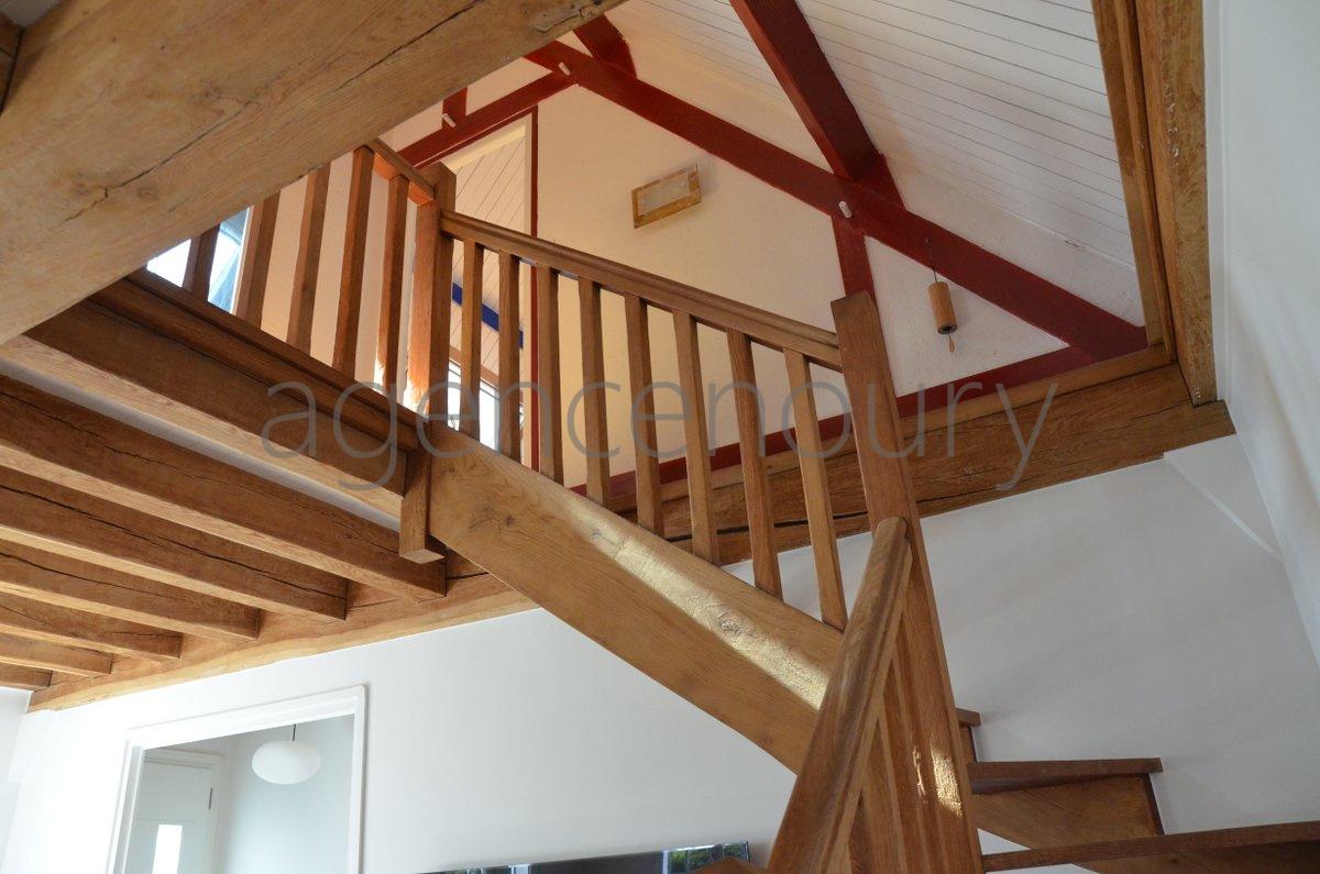 Ayant fait l'objet d'une importante r�novation, cette maison b�n�ficie de surcroit de jolies vues sur la baie de Quiberon...