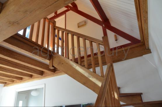 Ayant fait l'objet d'une importante r�novation, cette maison b�n�ficie de surcroit de jolies vues sur la baie de Quiberon...