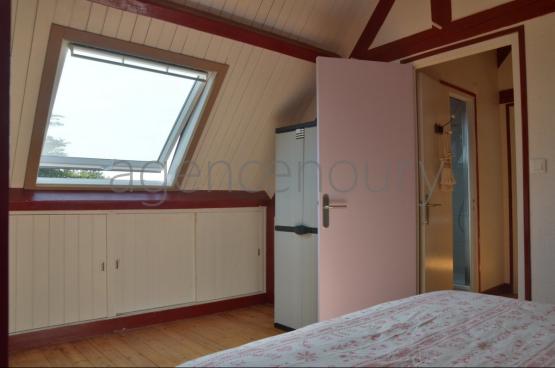 Ayant fait l'objet d'une importante r�novation, cette maison b�n�ficie de surcroit de jolies vues sur la baie de Quiberon...