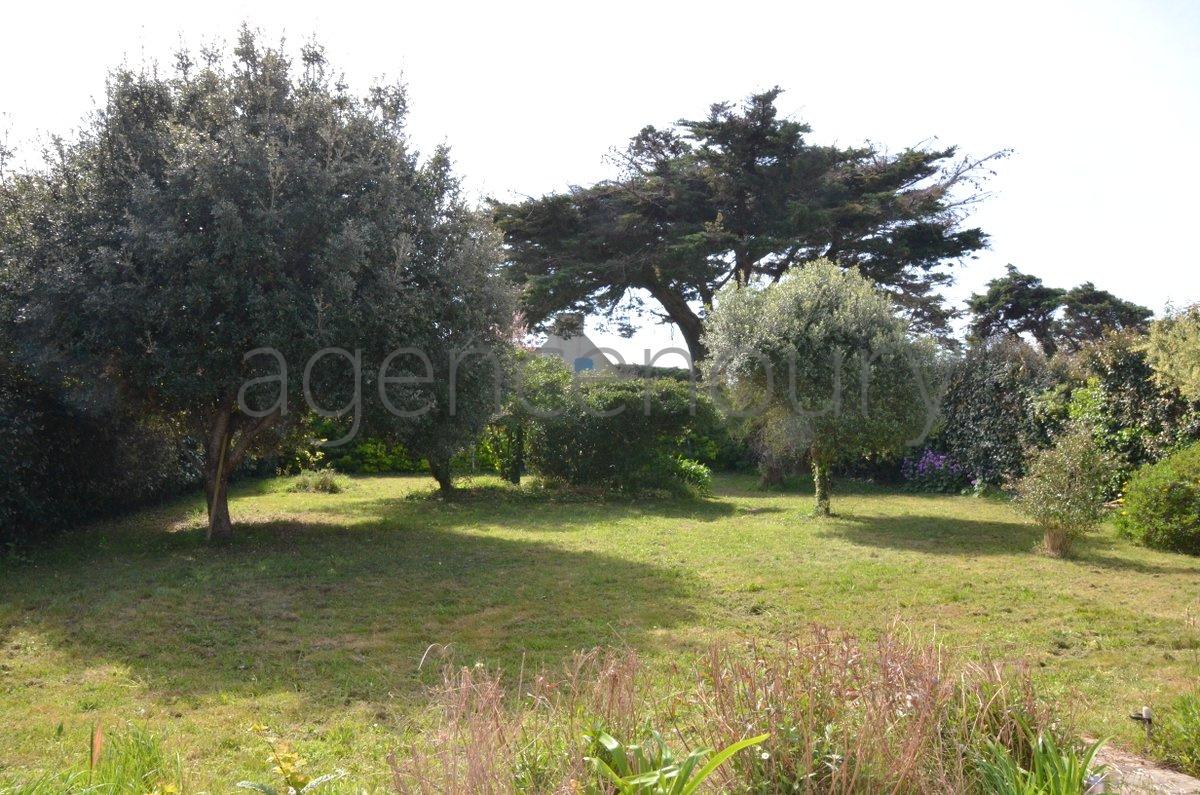 Vous �prouverez ici � la fois le plaisir de r�sider dans le bourg de Sauzon, et de b�n�ficier d�un environnement naturel, paisible, pratiquement sans vis-�-vis.