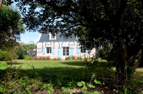 Vous �prouverez ici � la fois le plaisir de r�sider dans le bourg de Sauzon, et de b�n�ficier d�un environnement naturel, paisible, pratiquement sans vis-�-vis.