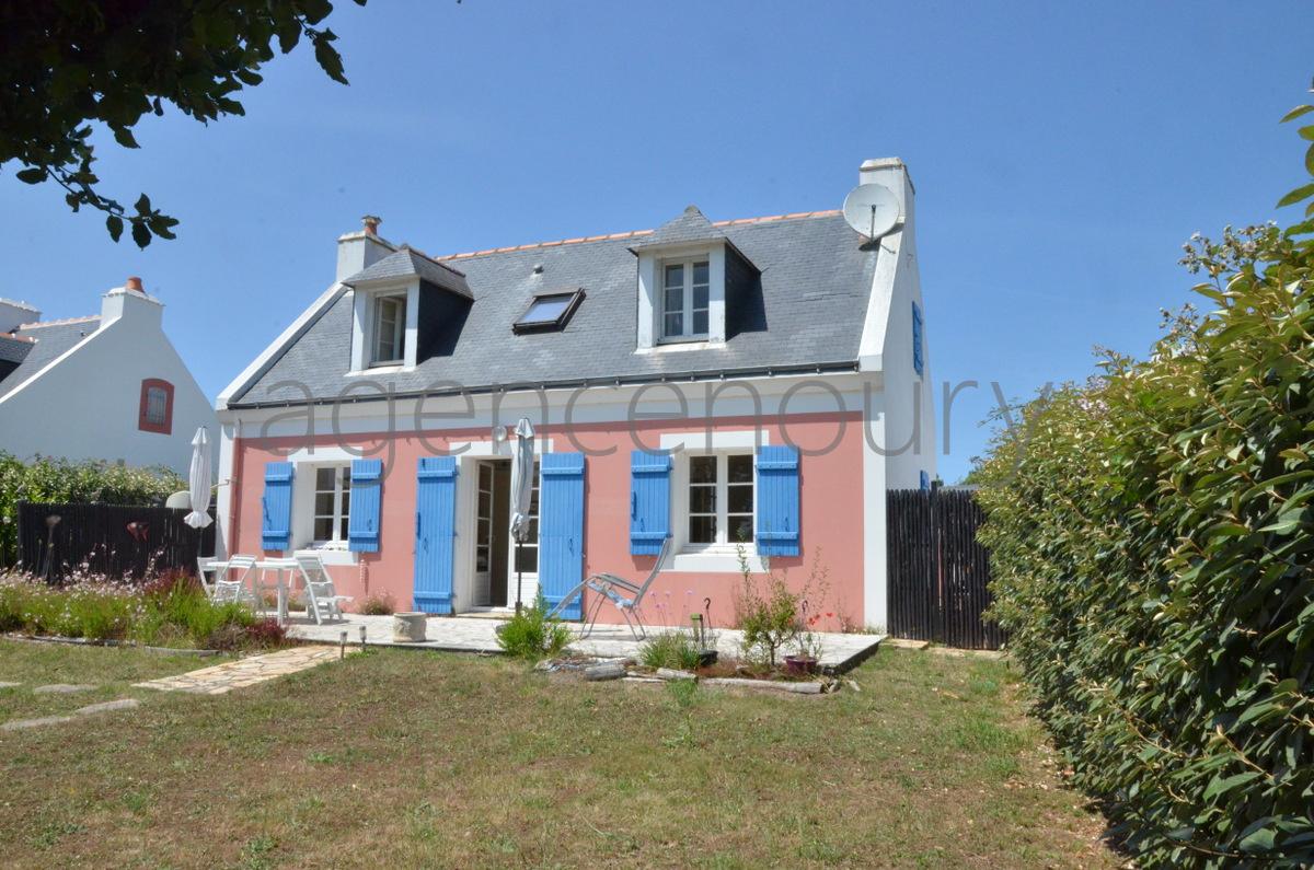 Vous �prouverez ici � la fois le plaisir de r�sider dans le bourg de Sauzon, et de b�n�ficier d�un environnement naturel, paisible, pratiquement sans vis-�-vis.