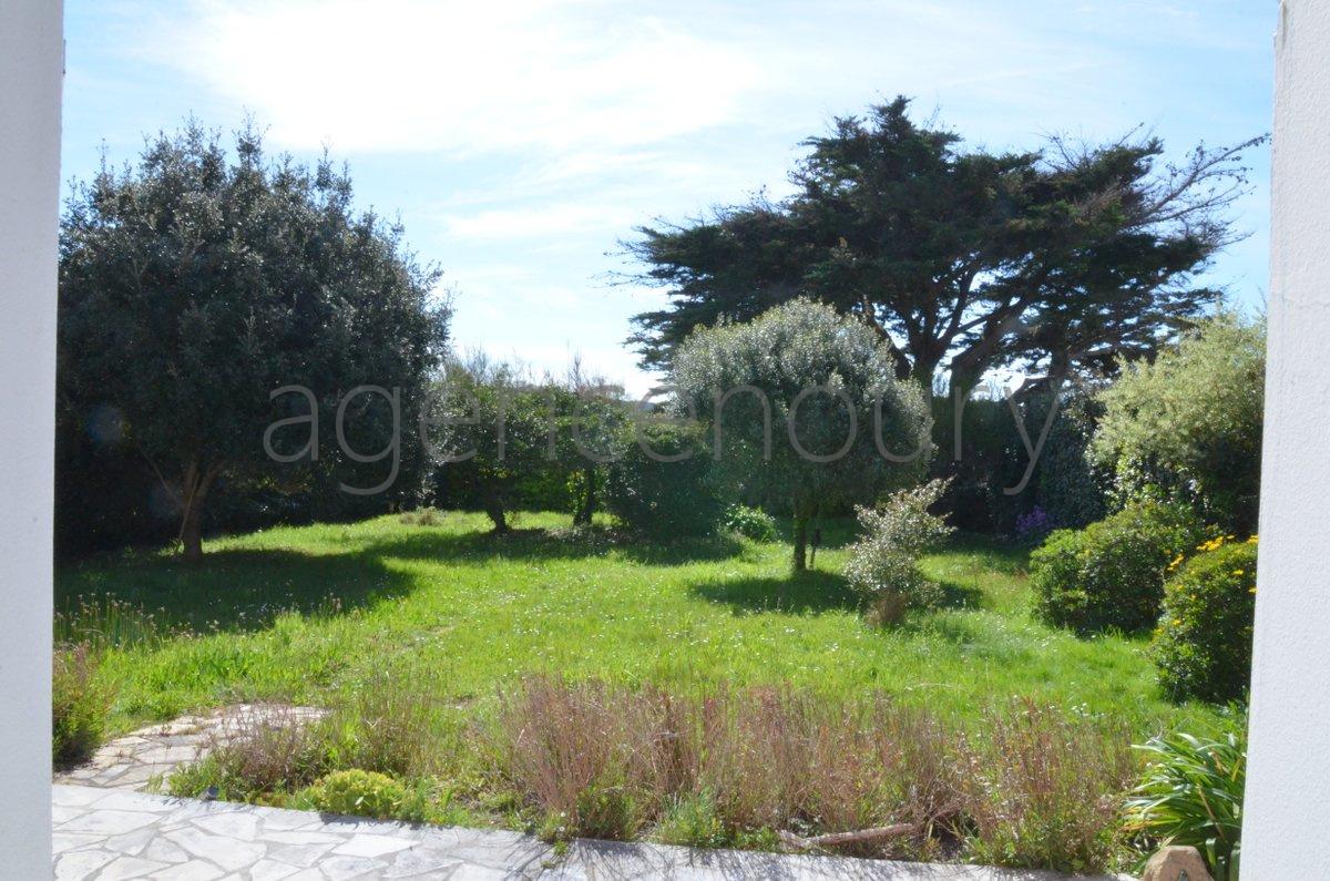 Vous �prouverez ici � la fois le plaisir de r�sider dans le bourg de Sauzon, et de b�n�ficier d�un environnement naturel, paisible, pratiquement sans vis-�-vis.