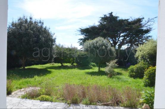 Vous �prouverez ici � la fois le plaisir de r�sider dans le bourg de Sauzon, et de b�n�ficier d�un environnement naturel, paisible, pratiquement sans vis-�-vis.