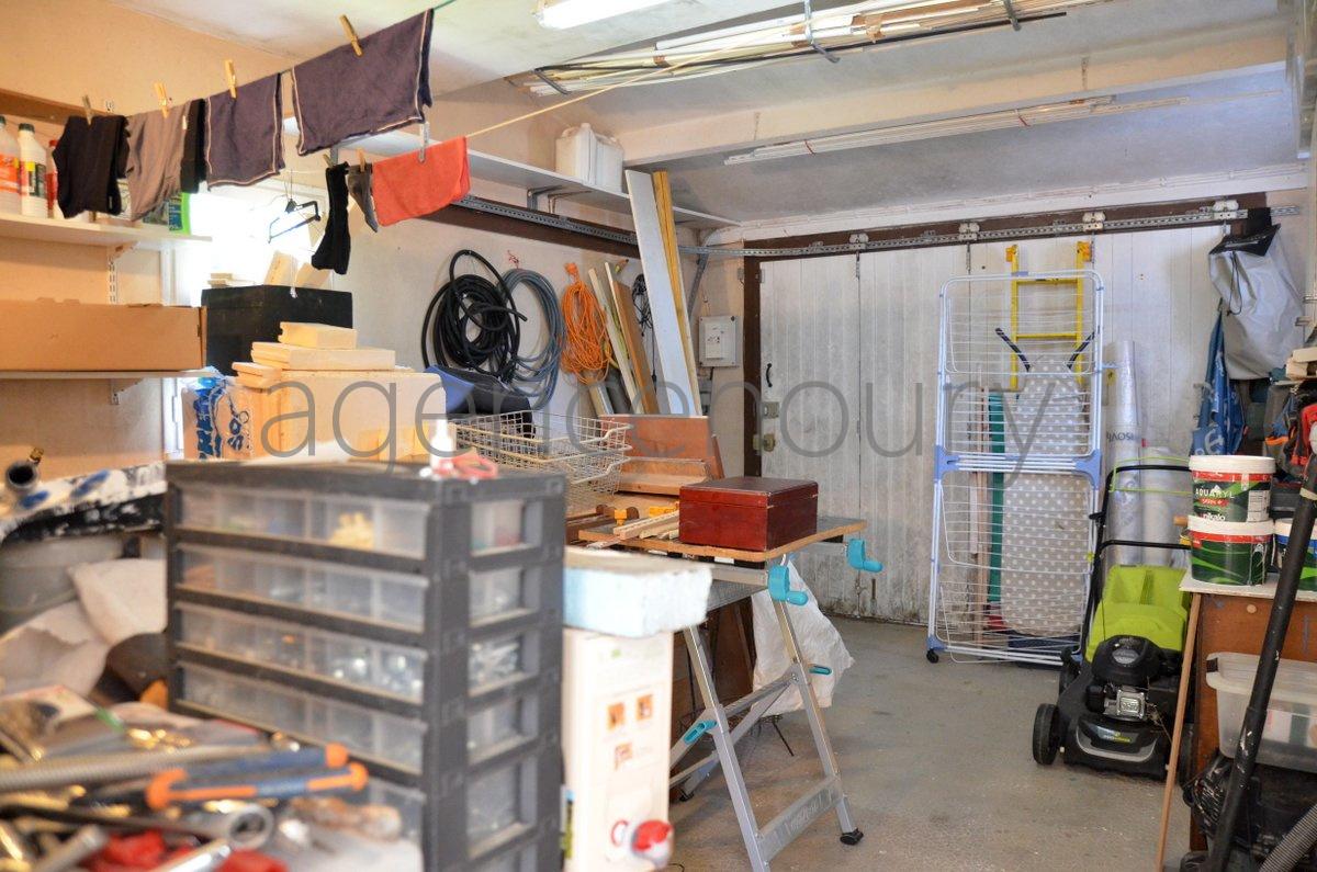 Vous �prouverez ici � la fois le plaisir de r�sider dans le bourg de Sauzon, et de b�n�ficier d�un environnement naturel, paisible, pratiquement sans vis-�-vis.