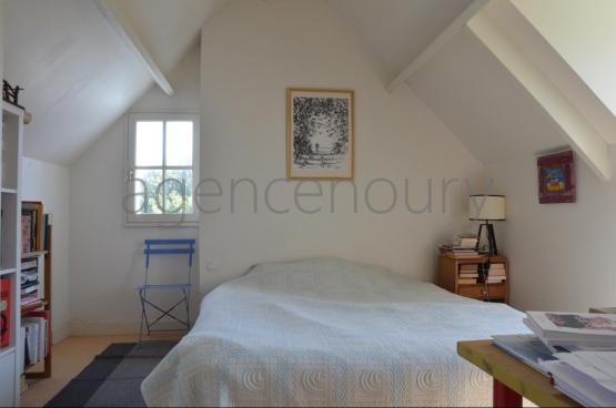 Vous �prouverez ici � la fois le plaisir de r�sider dans le bourg de Sauzon, et de b�n�ficier d�un environnement naturel, paisible, pratiquement sans vis-�-vis.