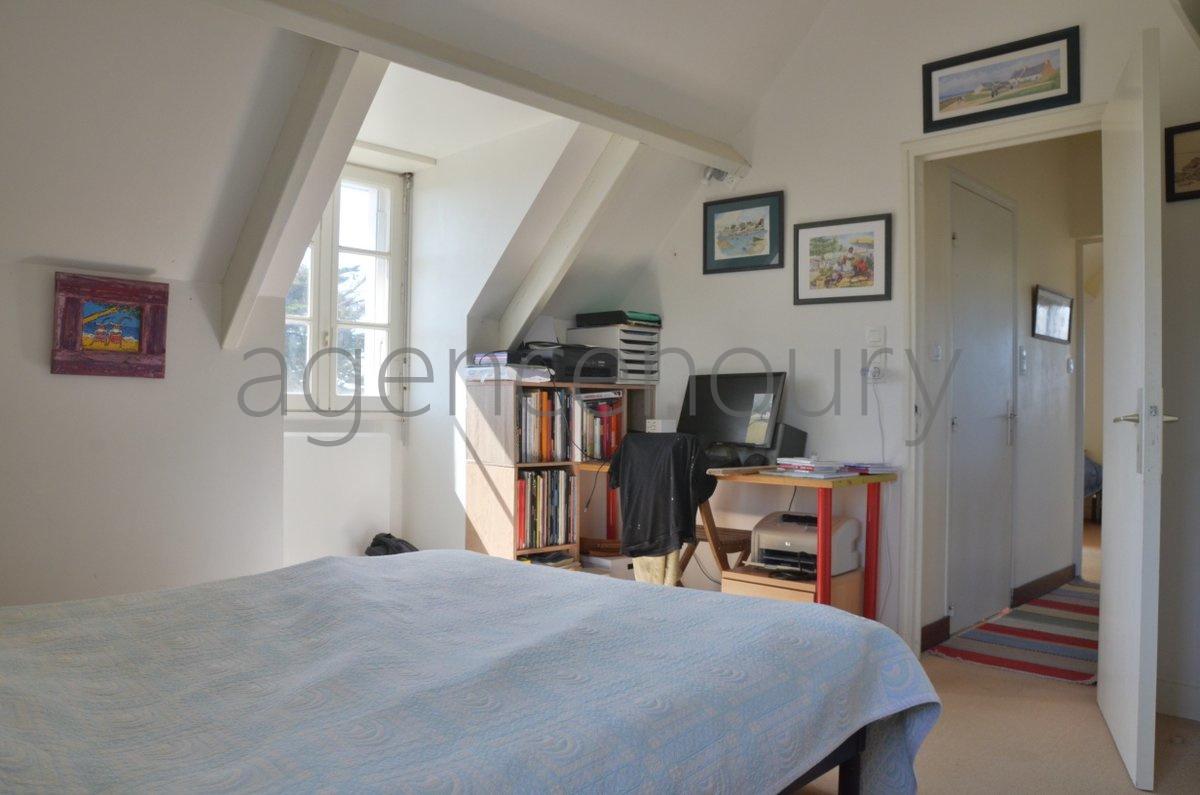 Vous �prouverez ici � la fois le plaisir de r�sider dans le bourg de Sauzon, et de b�n�ficier d�un environnement naturel, paisible, pratiquement sans vis-�-vis.