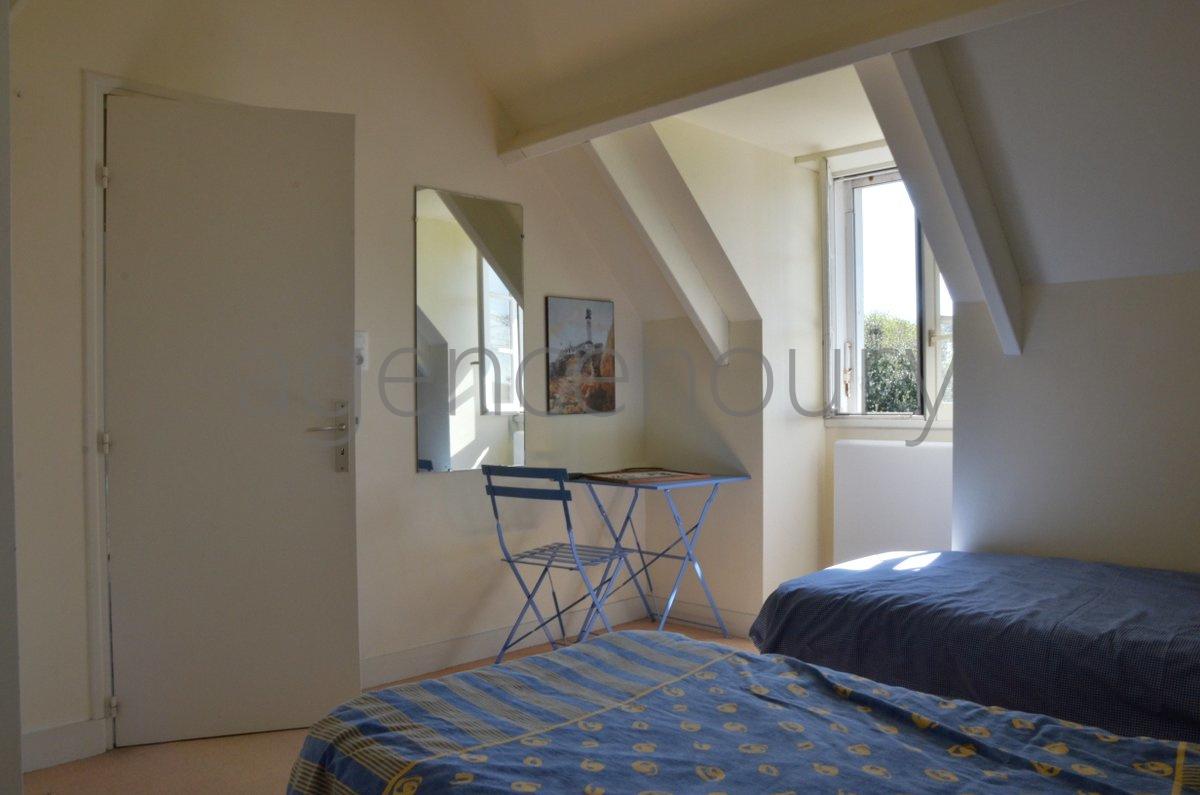 Vous �prouverez ici � la fois le plaisir de r�sider dans le bourg de Sauzon, et de b�n�ficier d�un environnement naturel, paisible, pratiquement sans vis-�-vis.