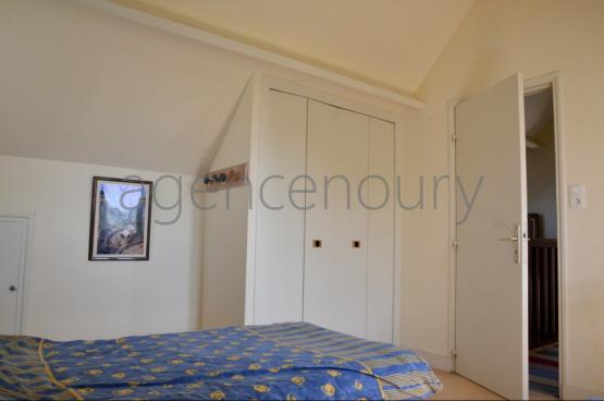 Vous �prouverez ici � la fois le plaisir de r�sider dans le bourg de Sauzon, et de b�n�ficier d�un environnement naturel, paisible, pratiquement sans vis-�-vis.