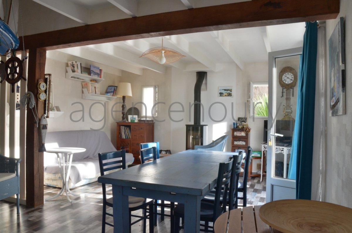 A proximit� d'une des plus belles parties de la c�te sauvage ...