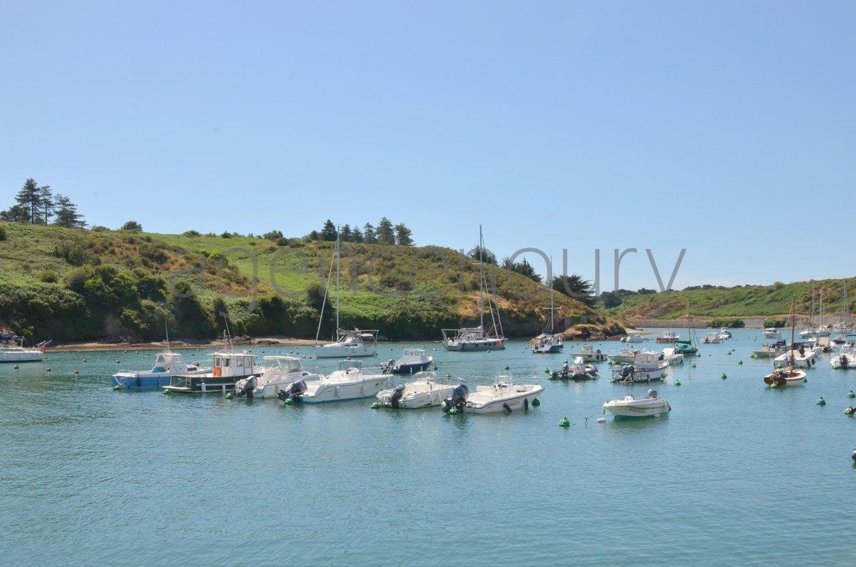 Cette maison de p�cheur du XIX�me si�cle est situ�e � vingt m�tres de l'entr�e du port.