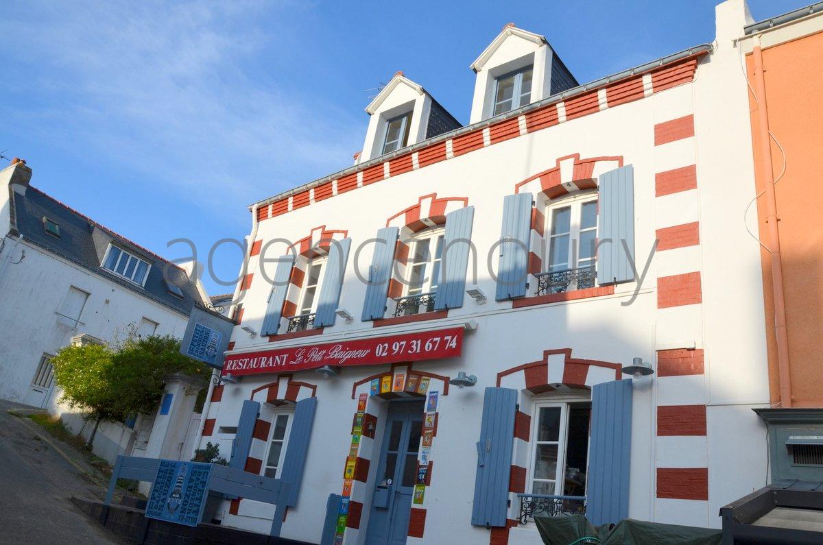 Cette maison de p�cheur du XIX�me si�cle est situ�e � vingt m�tres de l'entr�e du port.