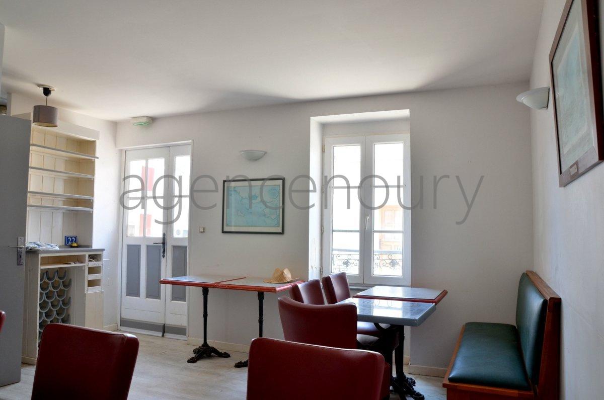 Cette maison de p�cheur du XIX�me si�cle est situ�e � vingt m�tres de l'entr�e du port.