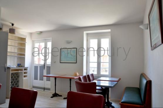 Cette maison de p�cheur du XIX�me si�cle est situ�e � trente m�tres de l'entr�e du port.