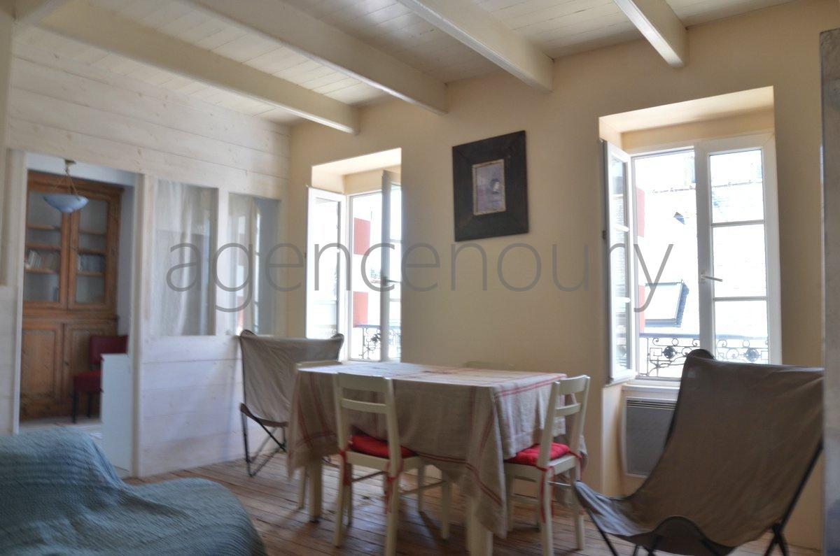 Cette maison de p�cheur du XIX�me si�cle est situ�e � vingt m�tres de l'entr�e du port.