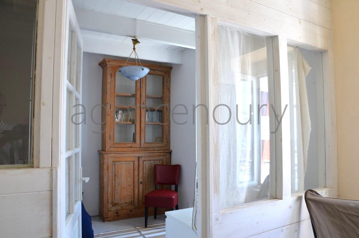 Cette maison de p�cheur du XIX�me si�cle est situ�e � vingt m�tres de l'entr�e du port.