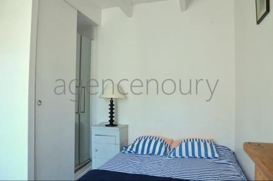 Cette maison de p�cheur du XIX�me si�cle est situ�e � trente m�tres de l'entr�e du port.