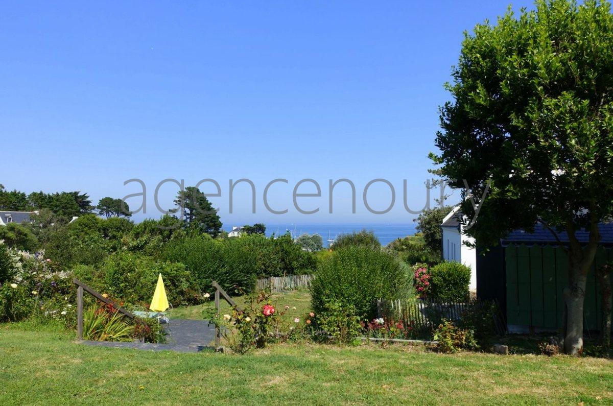 Dominant la mer, au bout d'une impasse, au dessus du port de Sauzon...