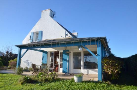 Dominant la mer, au bout d'une impasse, au dessus du port de Sauzon...
