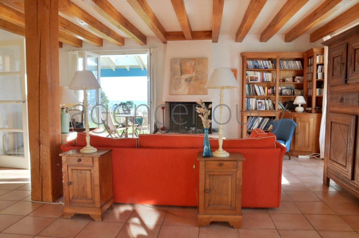 Dominant la mer, au bout d'une impasse, au dessus du port de Sauzon...