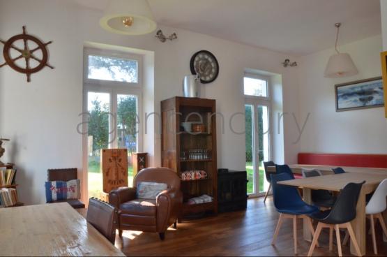 Isol�e au c�ur d'un magnifique vallon travers� par une jolie petite route bois�e... 