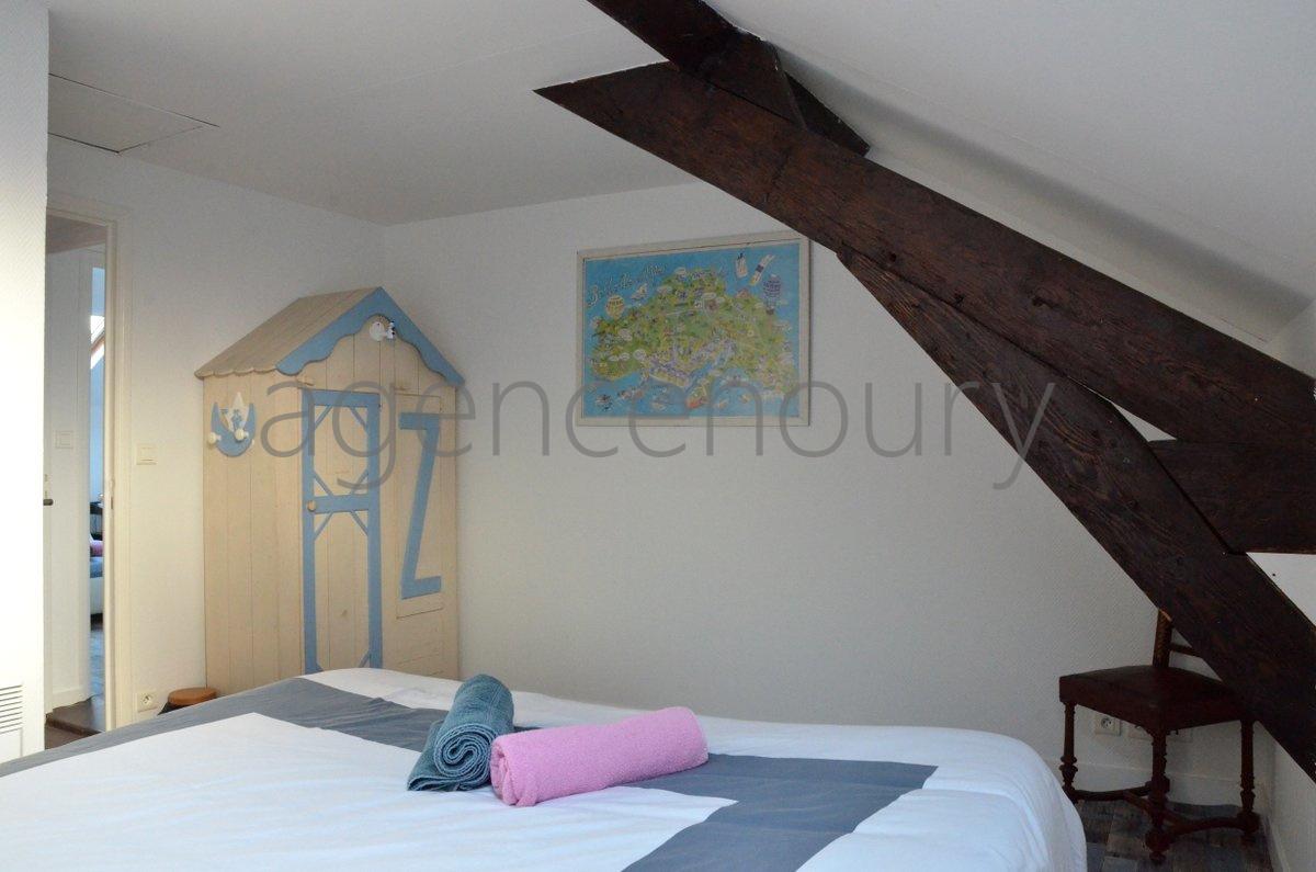 Isol�e au c�ur d'un magnifique vallon travers� par une jolie petite route bois�e... 