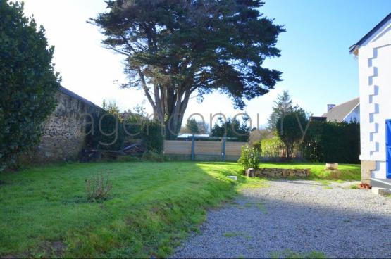 Isol�e au c�ur d'un magnifique vallon travers� par une jolie petite route bois�e... 