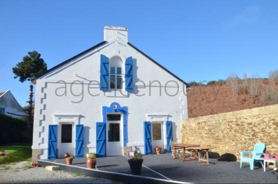 Isol�e au c�ur d'un magnifique vallon travers� par une jolie petite route bois�e... 